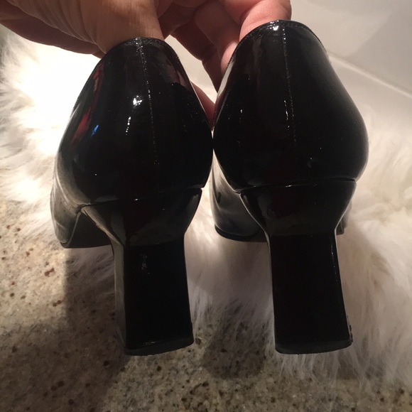 STUART WEITZMAN Black Patent Pumps - Picture 8 of 11